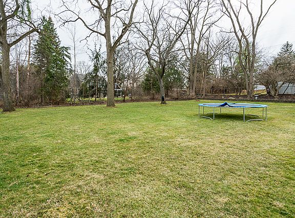 5th image of 1642 Sheridan Dr