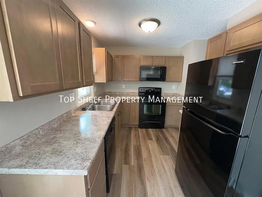 3 bed, 1660 sqft, $1,945 — Photo 3
