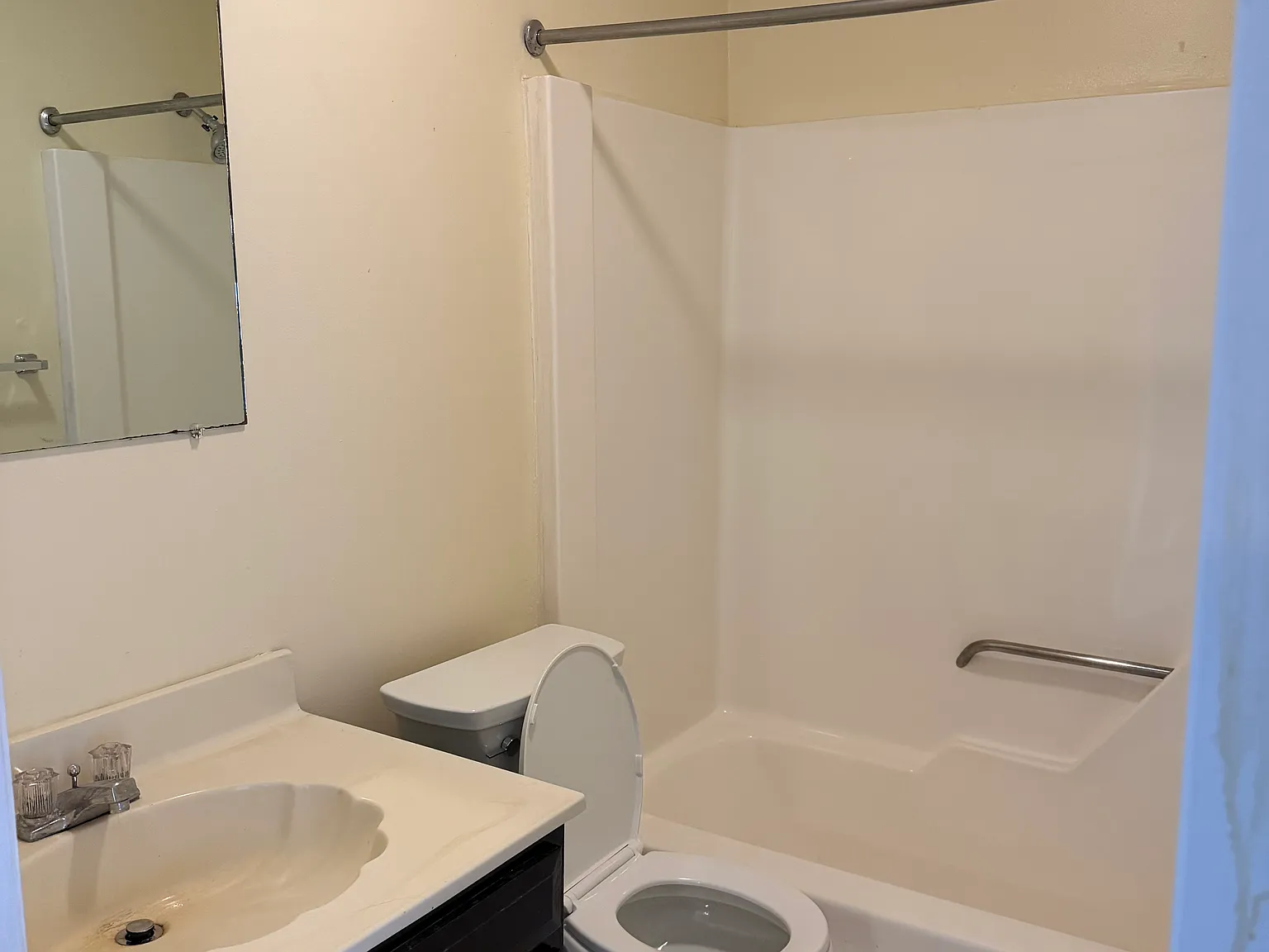 3 bed, $1,500 — Photo 2