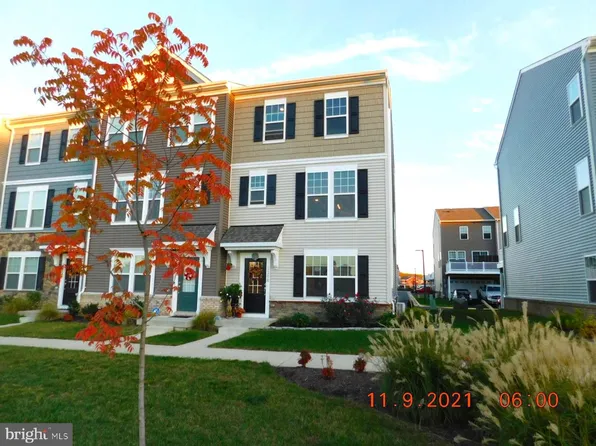 2208 Shadmoor Dr, Fredericksburg, VA 22401