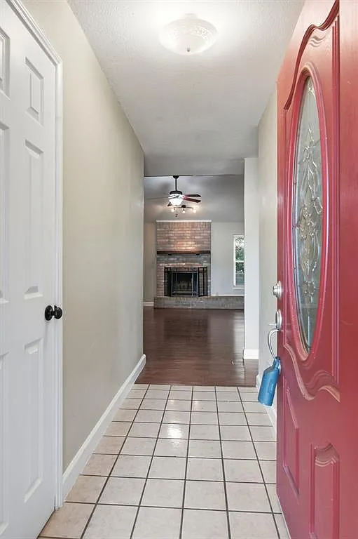 3 bed, 2.0 bath, 1620 sqft, $2,700 — Photo 2