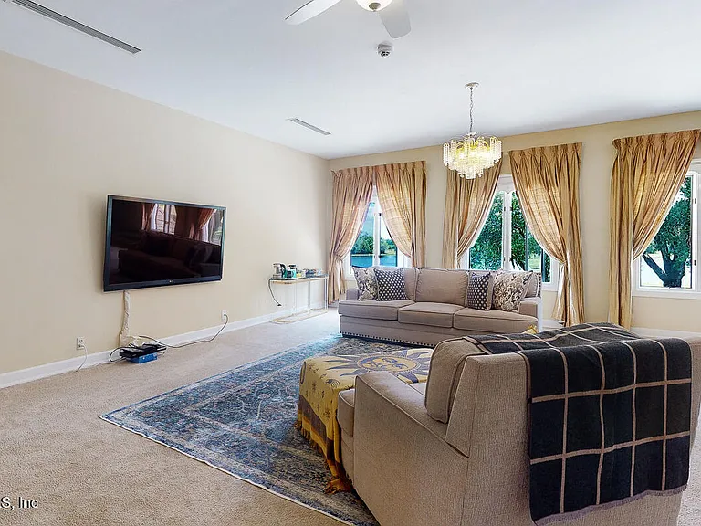 7987 Hollyridge Rd — Photo 16