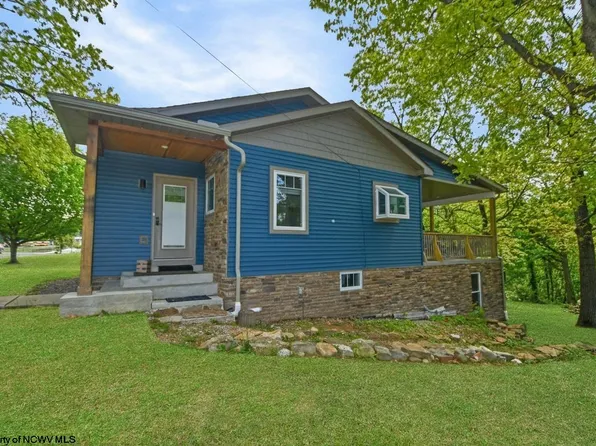 1114 Harvatis St, Morgantown, WV 26508