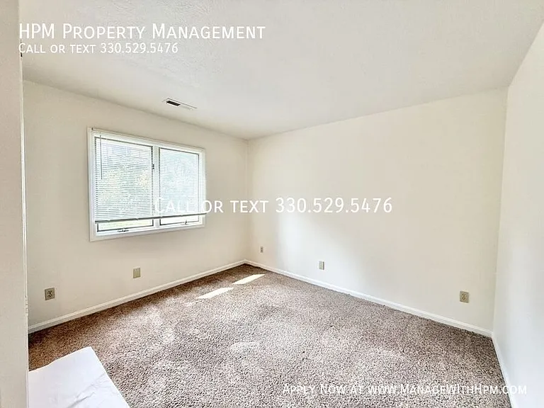 408 W Maple St #F — Photo 6
