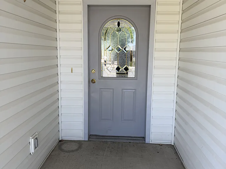 2112 Mead Ln — Photo 1