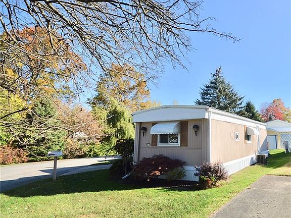 4th image of 17 Maple Dr #17
