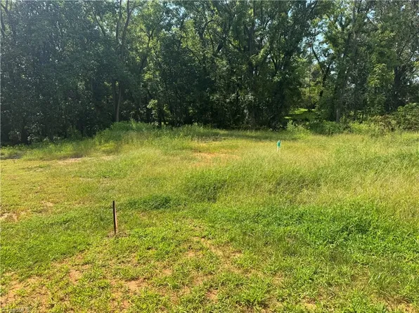 224 Longwood Dr, Winston Salem, NC 27104