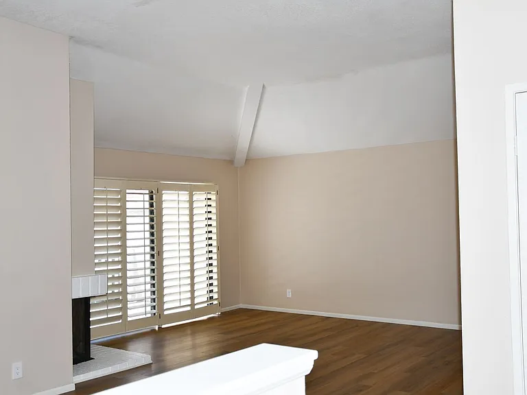 2337 Skyline Dr — Photo 3