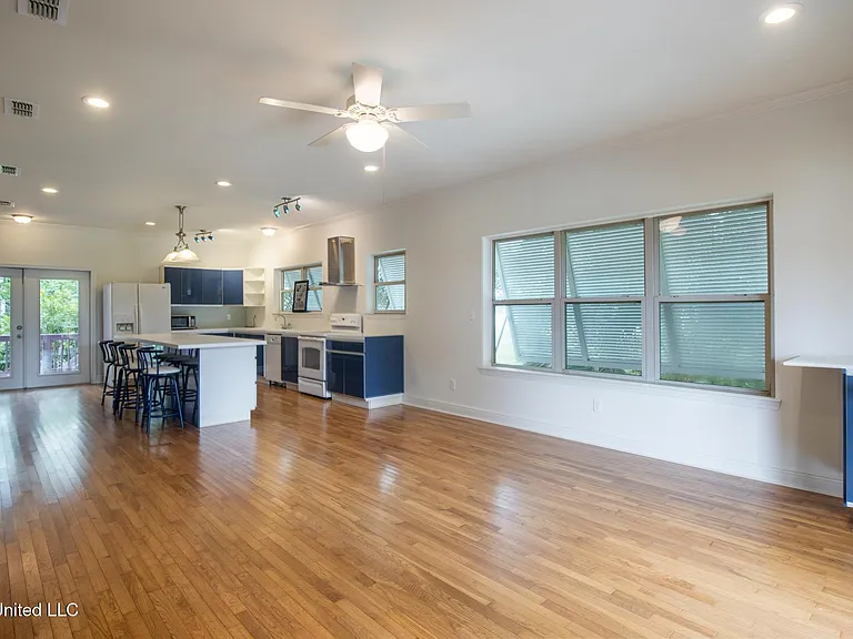 126 Miramar Ave — Photo 4