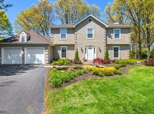 16 Burnham St, Somerset, NJ 08873