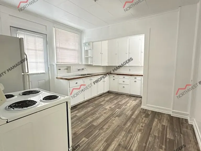 408 S Iron St #15 — Photo 4