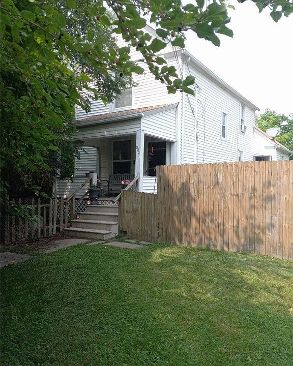2nd image of 900 7th Ct