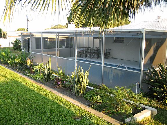 Rear / Pool Screen House