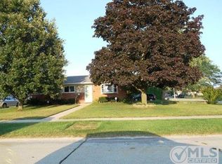 34116 Rockford Rd, Sterling Heights, MI 48312