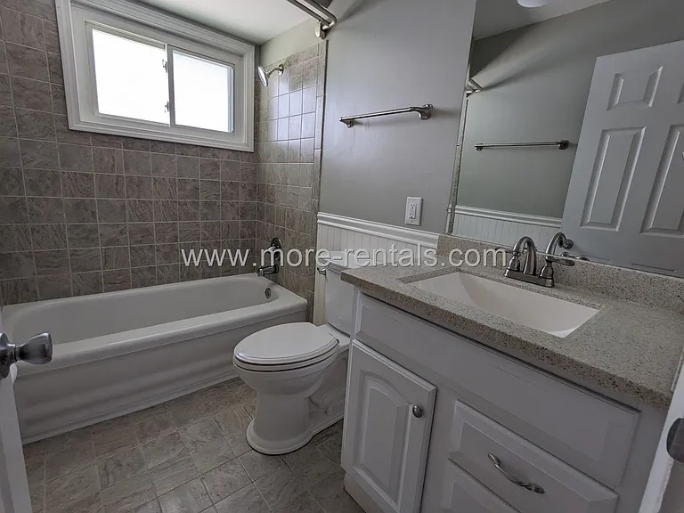 398 Collingwood Ave — Photo 11