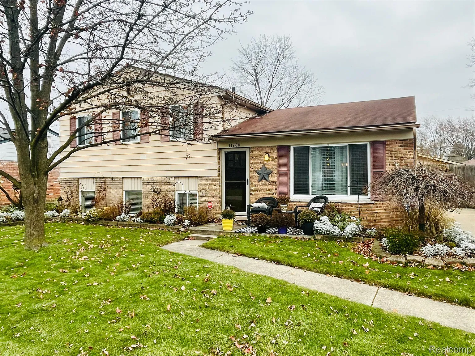 31260 Leota St photo 1
