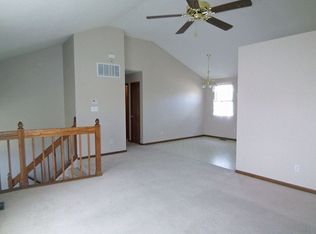 6836 SW 17th St, Topeka, KS 66615