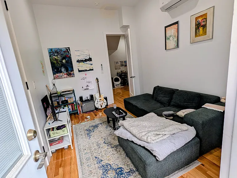 96 Scholes St #1R — Photo 7