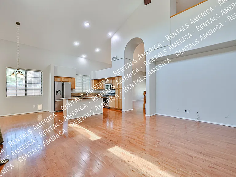 9710 S 45th Ave — Photo 9