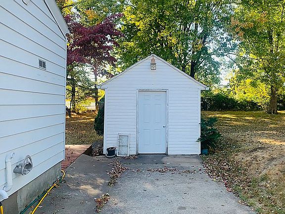2nd image of 213 Elmwood Blvd