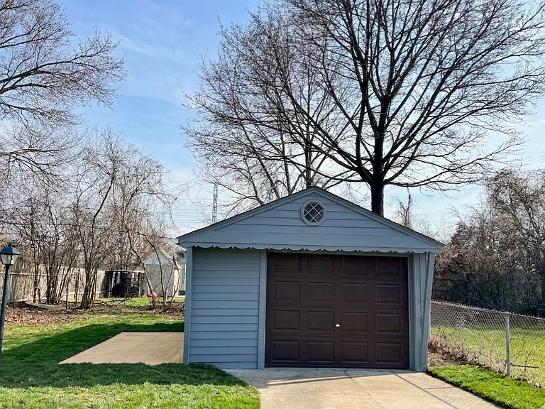 183 Crystal Lake Dr — Photo 32