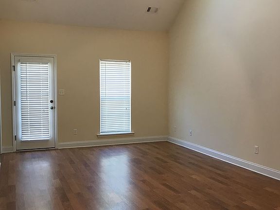 5th image of 842 Landing Dr