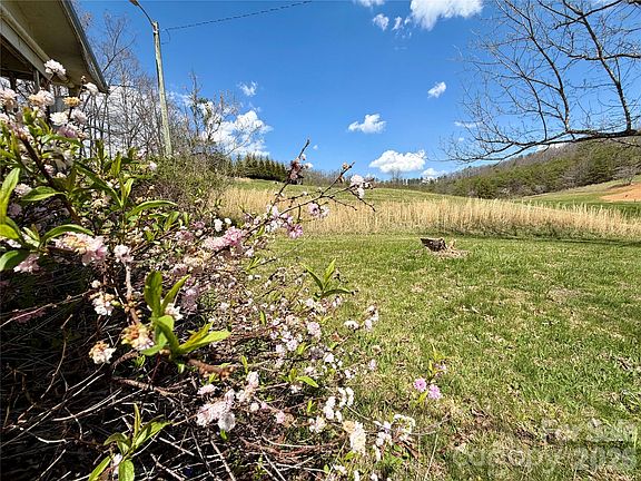 3rd image of 637 Fletcher Martin Rd