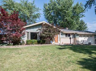6131 Twin Oak Dr, Greendale, WI 53129