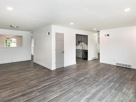 3rd image of 5809 Crossmont Dr