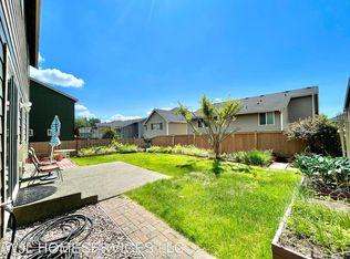 7725 NE 200th St, Kenmore, WA 98028