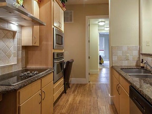 Kitchen, opens to Din Room