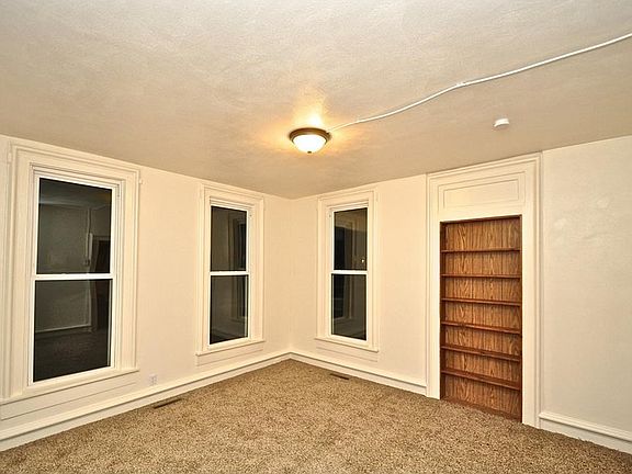 4th image of 822 E Main St
