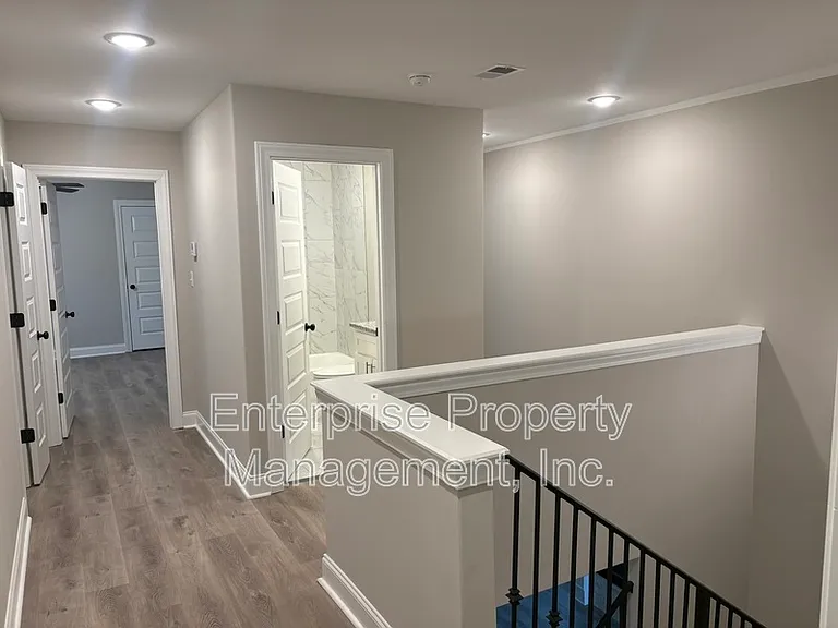 564 Holden Dr — Photo 24