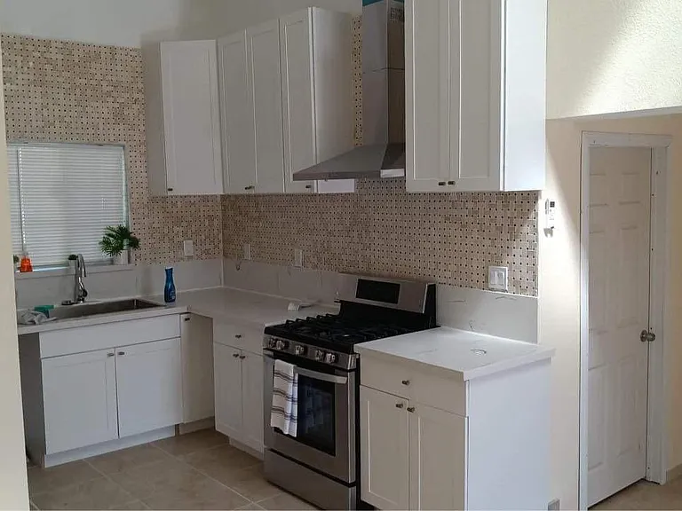 950 E G St #B — Photo 5