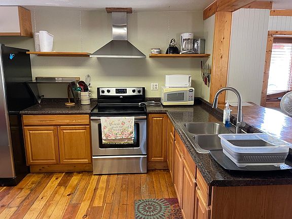 Kitchen with eat in bar.