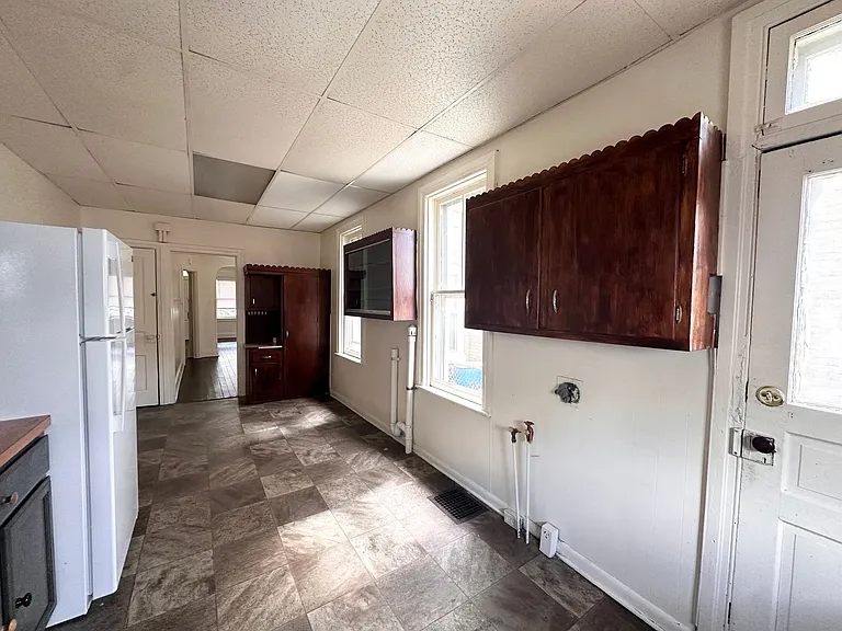 925 W College Ave — Photo 8