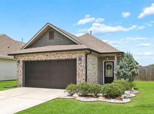 2600 Bayou Chene Dr, Marrero, LA 70072