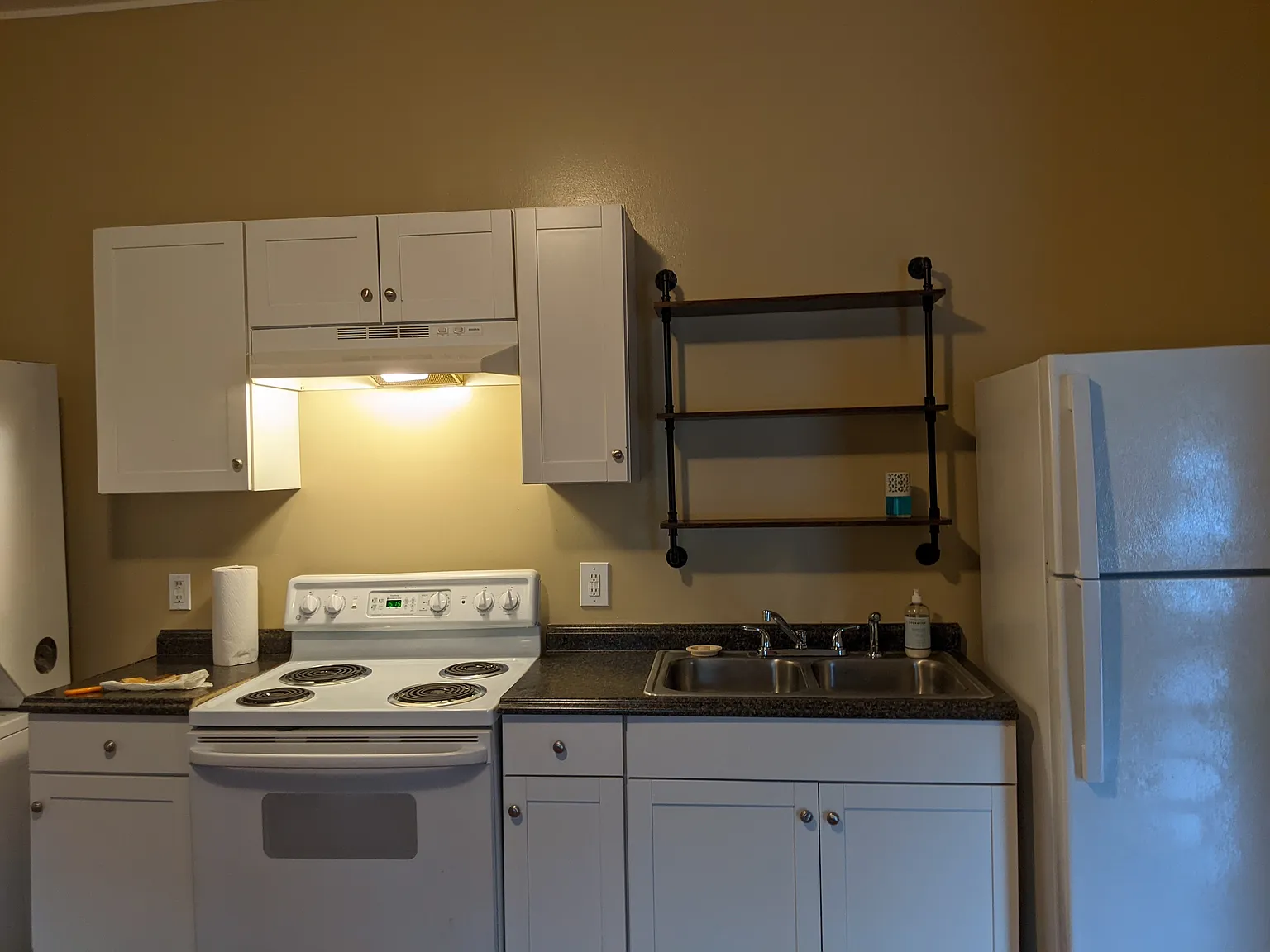 312 Bowen St — Photo 3
