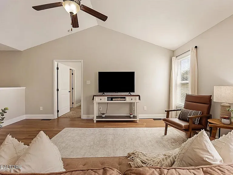 7931 Poplar Grove Ln — Photo 6