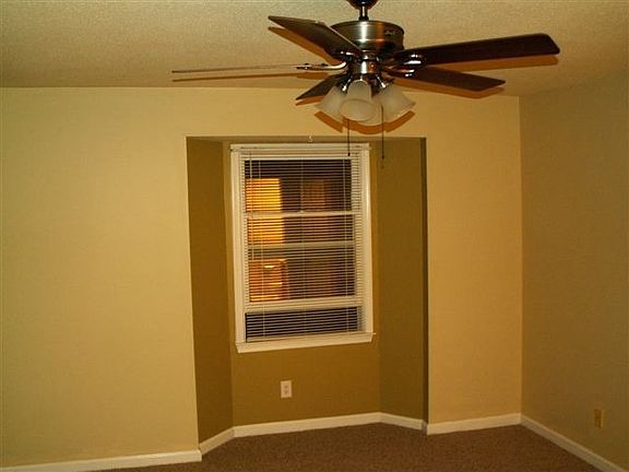 Mstr BR 15x13 w/walk-in and bath