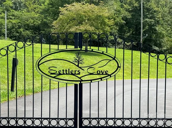 6 Settlers Trl, Mars Hill, NC 28754