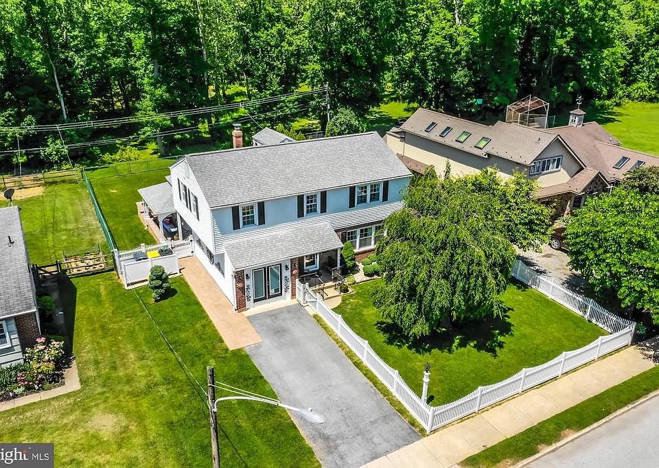 1st image of 120 Lake Dr