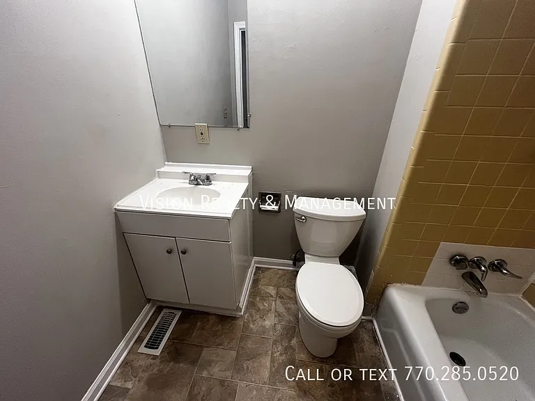 150 Castlegate Cir — Photo 24