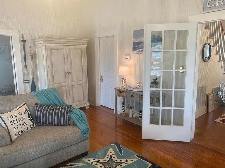 2300 Bridges St #B — Photo 2