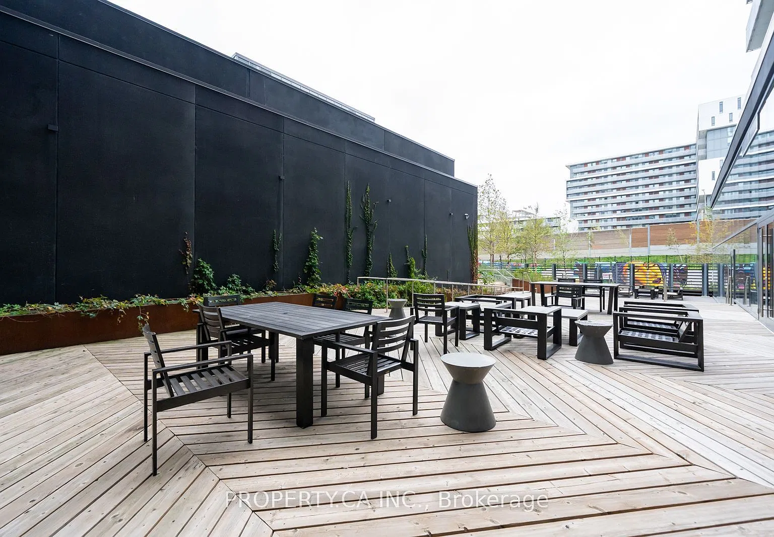 Yorkdale Condominiums II — Photo 4