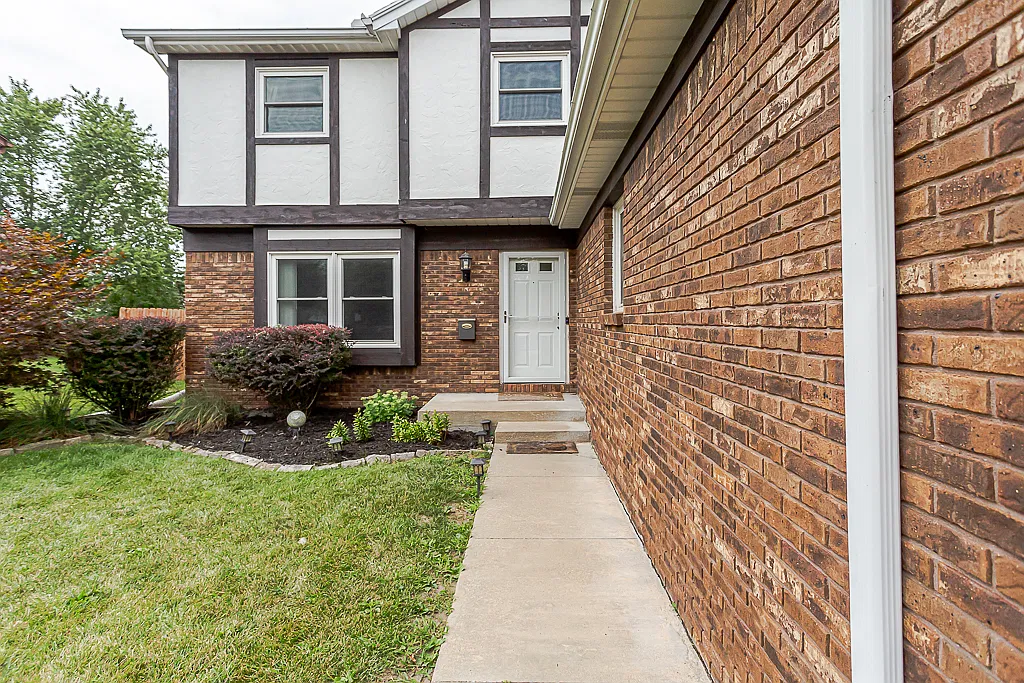 4 bed, 3.5 bath, 1807 sqft, $2,600 — Photo 4