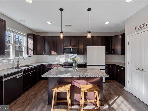 5th image of 35 Doria Hill Dr