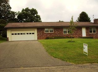 128 Lucas St, Sparta, NC 28675