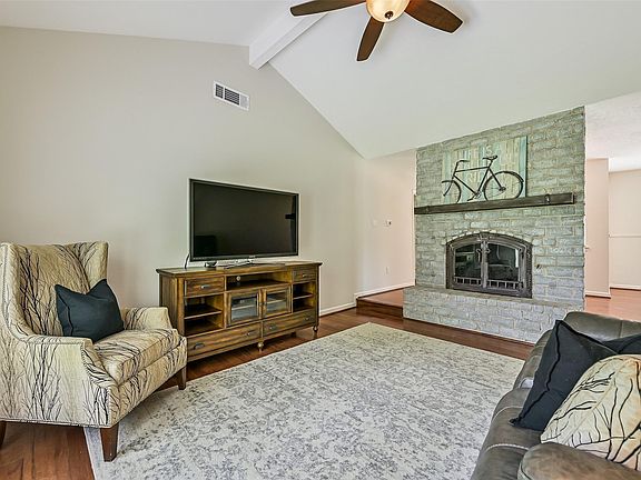 4th image of 512 Castlelake Dr