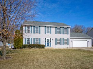 N7874 Maple Ridge Rd, Oconomowoc, WI 53066